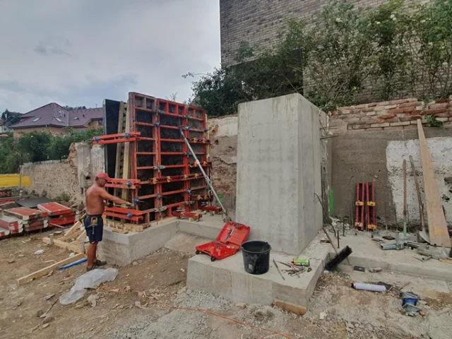 Opěrná stěna Černošice